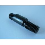 VLM 053/13 Čep vyosený černěný Čep vyosený se závity M10 s osazeným excentrickým lícovaným průměrem 12 v délce 17 mm, vnitřní šestihran 5 mm. Černěno.